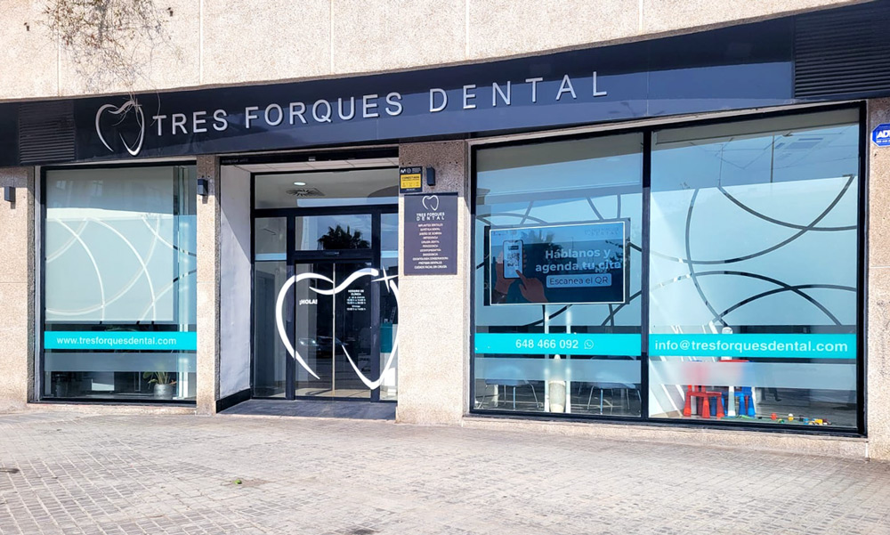 Clinica-dental-tres-forques-fachada