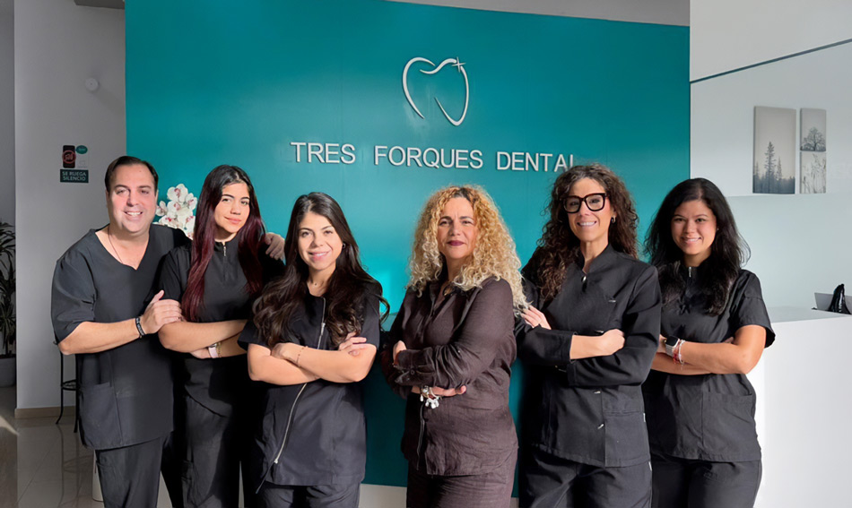 tres-forques-dental-medica-cirujana-equipo-dentistas