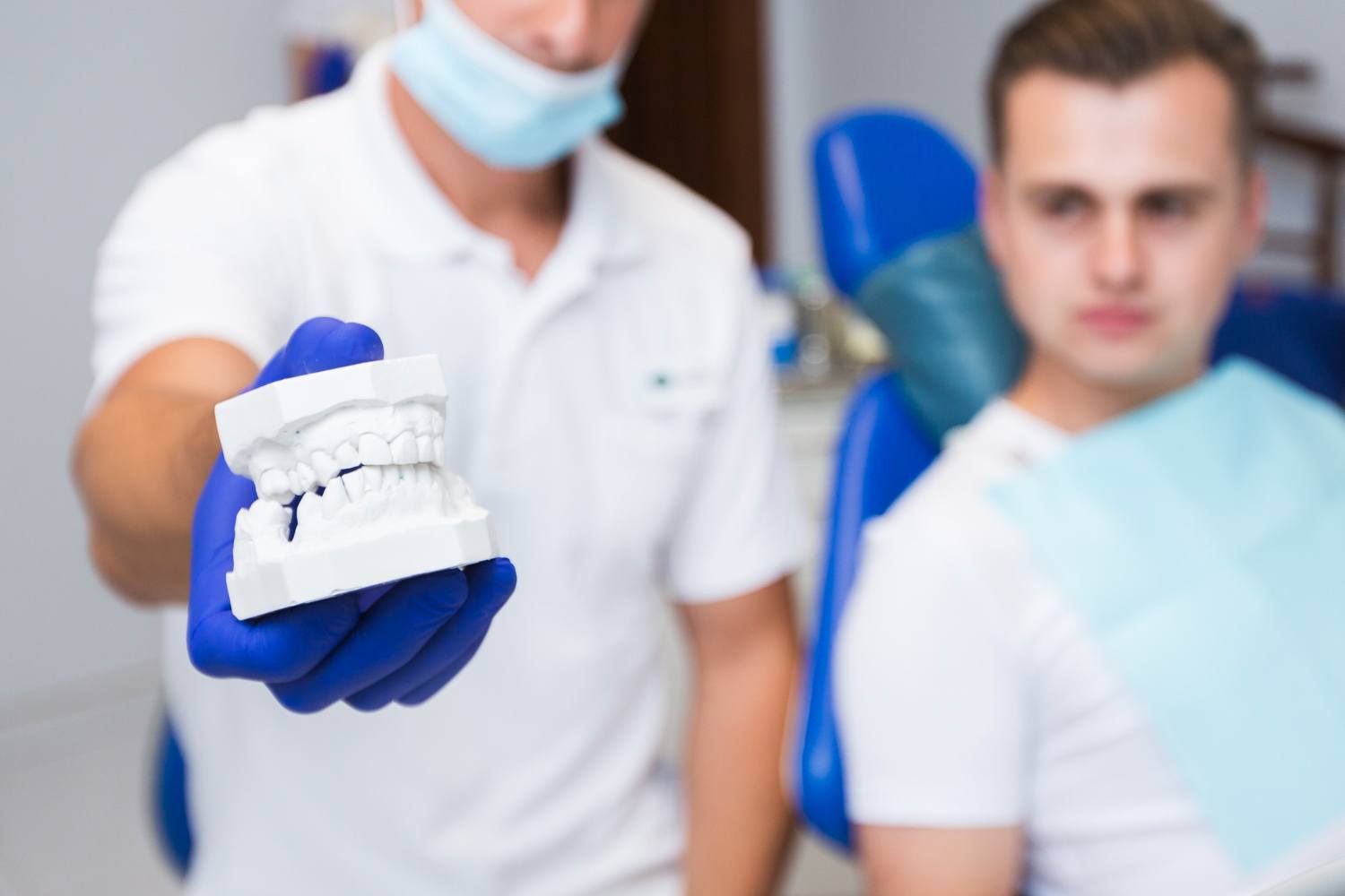 tratamientos de implantes dentales valencia en tres forques dental