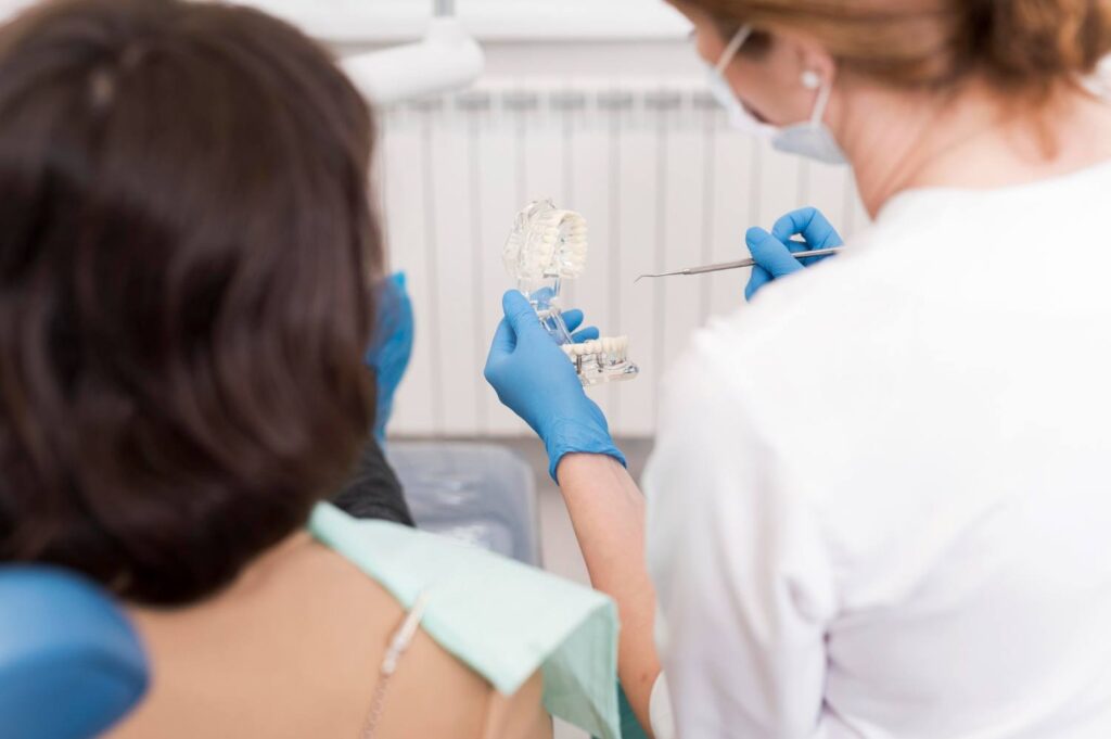 tratamientos de implantes dentales en tres forques dental